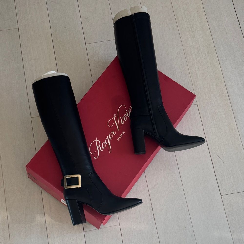NIB Roger Vivier Elegant Black Heeled Boots with Gold Accent